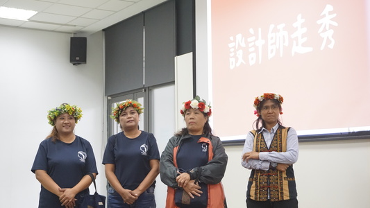 大鳥部落Pacavalj笆札筏布工坊設計舞台初體驗-設計師由左至右分別為侯憶華、蘇菊瑛、黃富英、楊美香